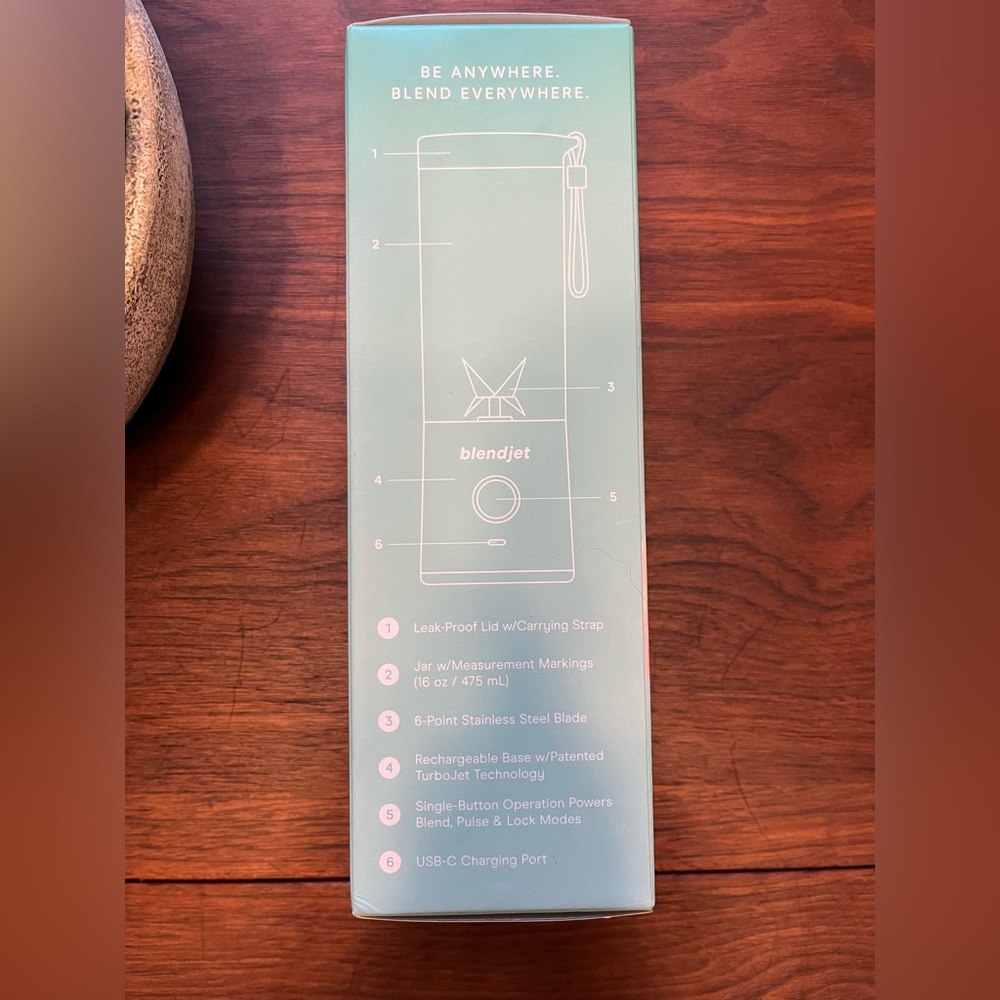 BlendJet 2 - Portable Blender in Mint! 💚🩵 - Picture 4 of 4